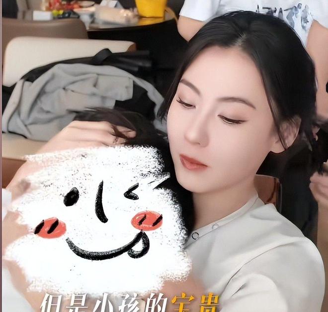 g6岁小儿子变挂件撒娇太粘人生父至今成迷麻将胡了2游戏入口张柏芝晒母亲节vlo(图2)