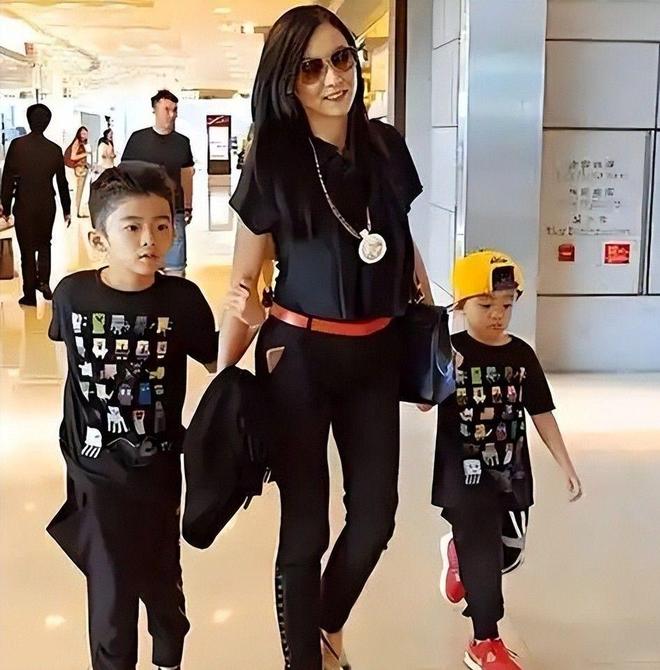 g6岁小儿子变挂件撒娇太粘人生父至今成迷麻将胡了2游戏入口张柏芝晒母亲节vlo(图21)